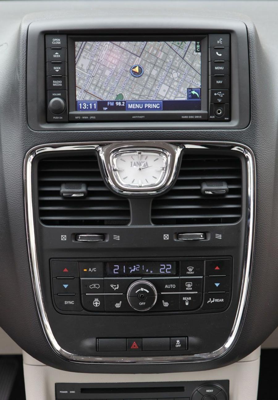  Lancia Voyager 2011 года  (фото 60 из 66)